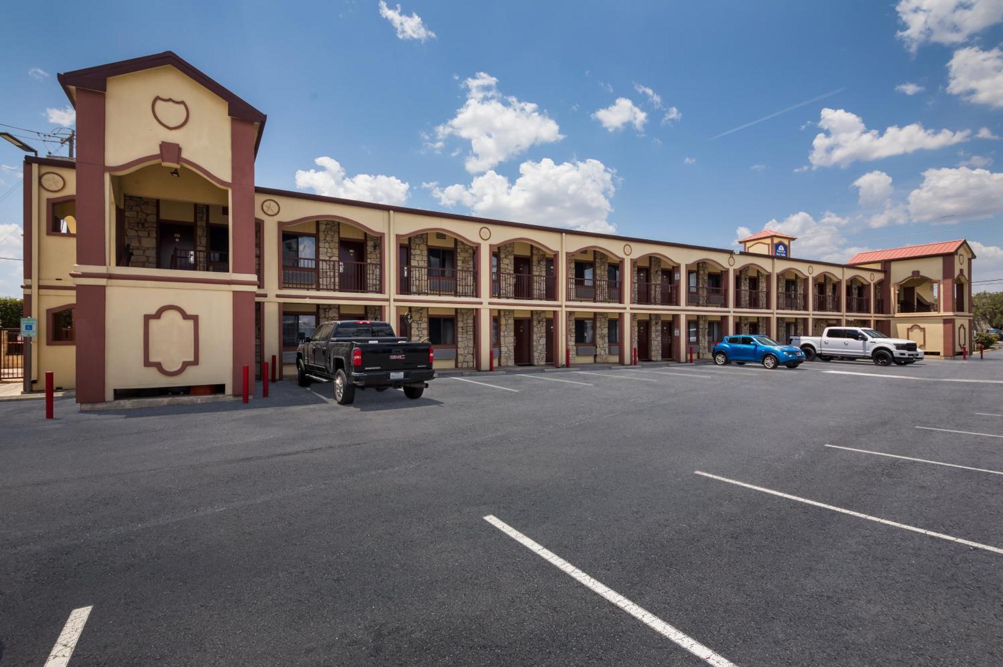 Americas Best Value Inn Buda Eksteriør bilde